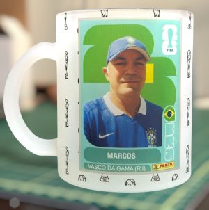 Caneca vidro jateado com sua figurinha da seleção (Copa do Mundo 2026)